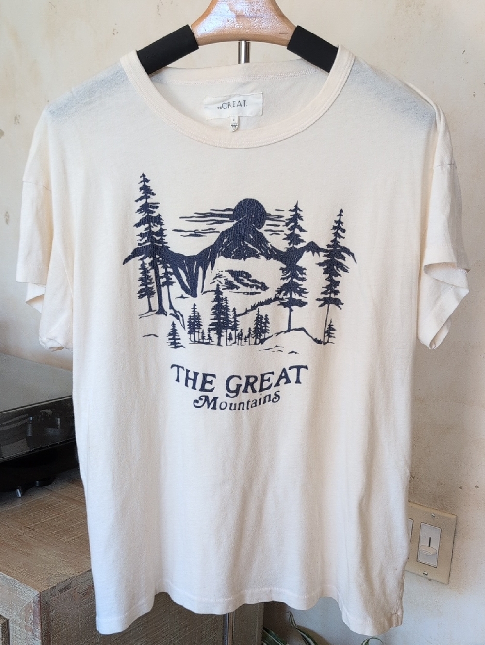 THE GREAT. Cream Tee with Navy Mountain Graphic